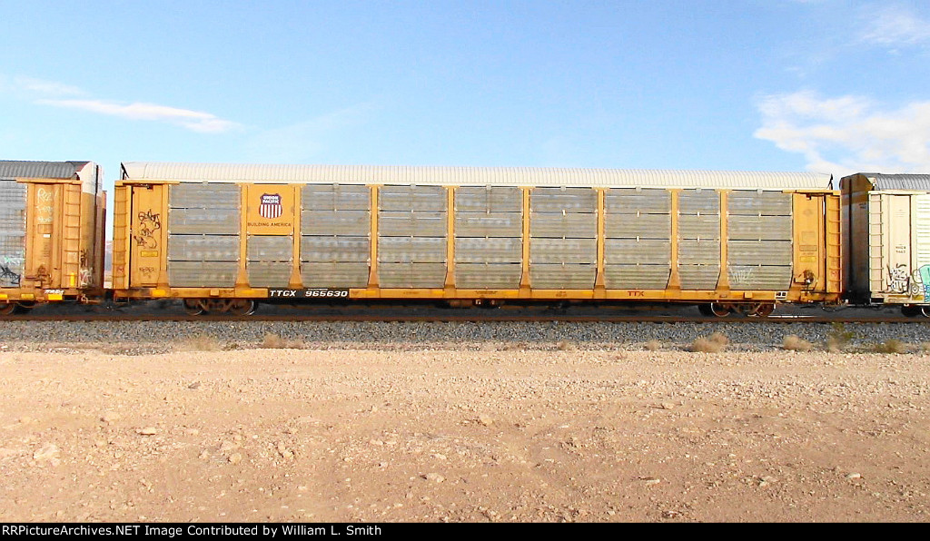 WB Unit Vehicular Flat Car Frt at Erie NV -26